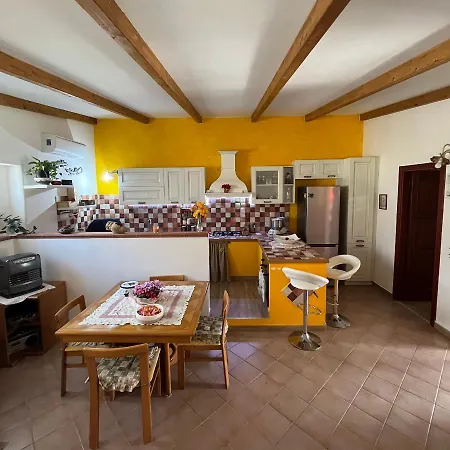 Con Giardino E Barbecue Nyaraló