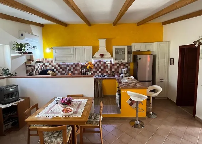 Con Giardino E Barbecue Nyaraló