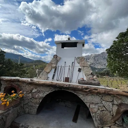 Con Giardino E Barbecue Hébergement de vacances *